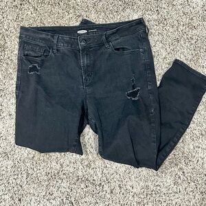 Black distressed skinny jeans